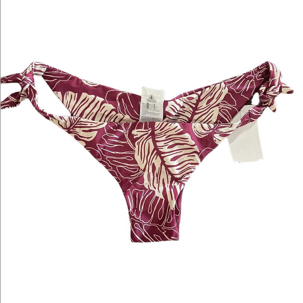 NWOT VOLCOM palm squad cute Brazilian with ruching in back.